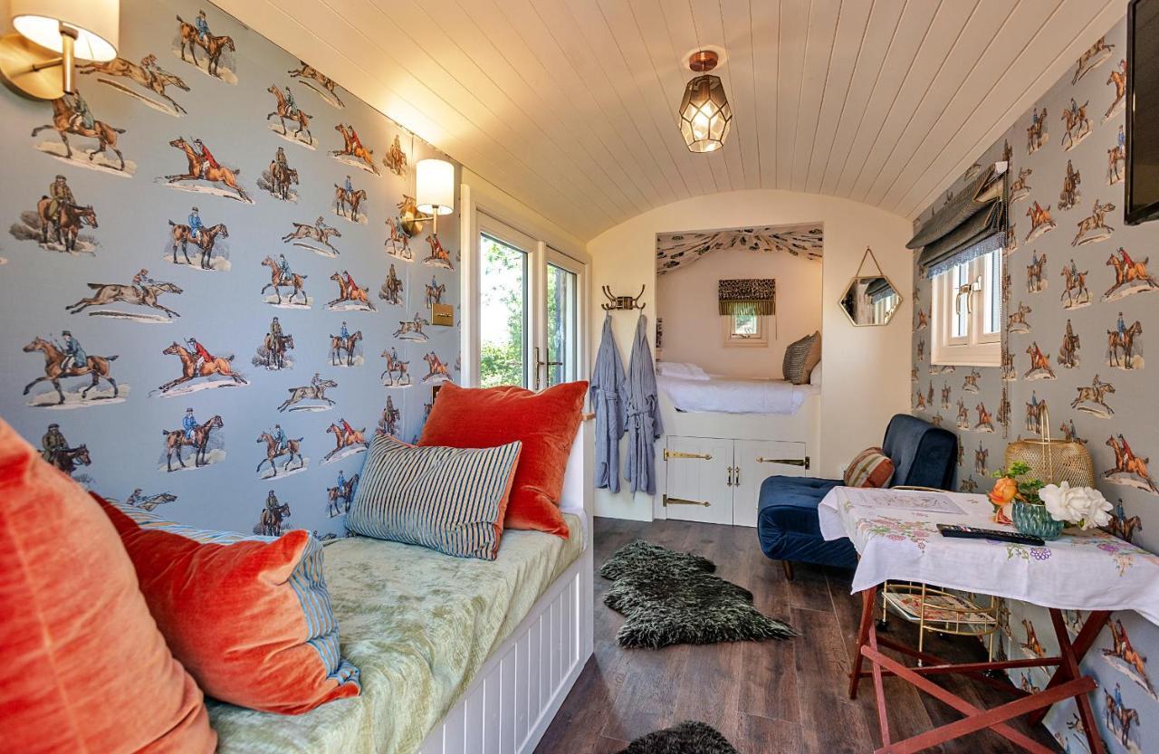 Finest Retreats - Shrawardine Train Carriage Villa Exterior foto